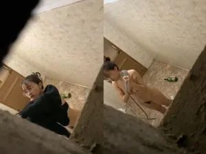 Quay lén ghệ vú đẹp tắm, khe bím chảy nước ròng ròng