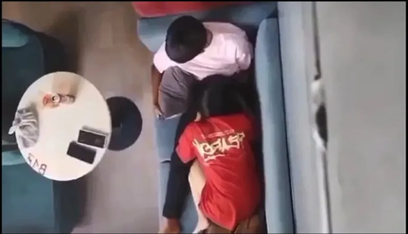 Quay lén eny mút mút cho bồ nơi công cộng